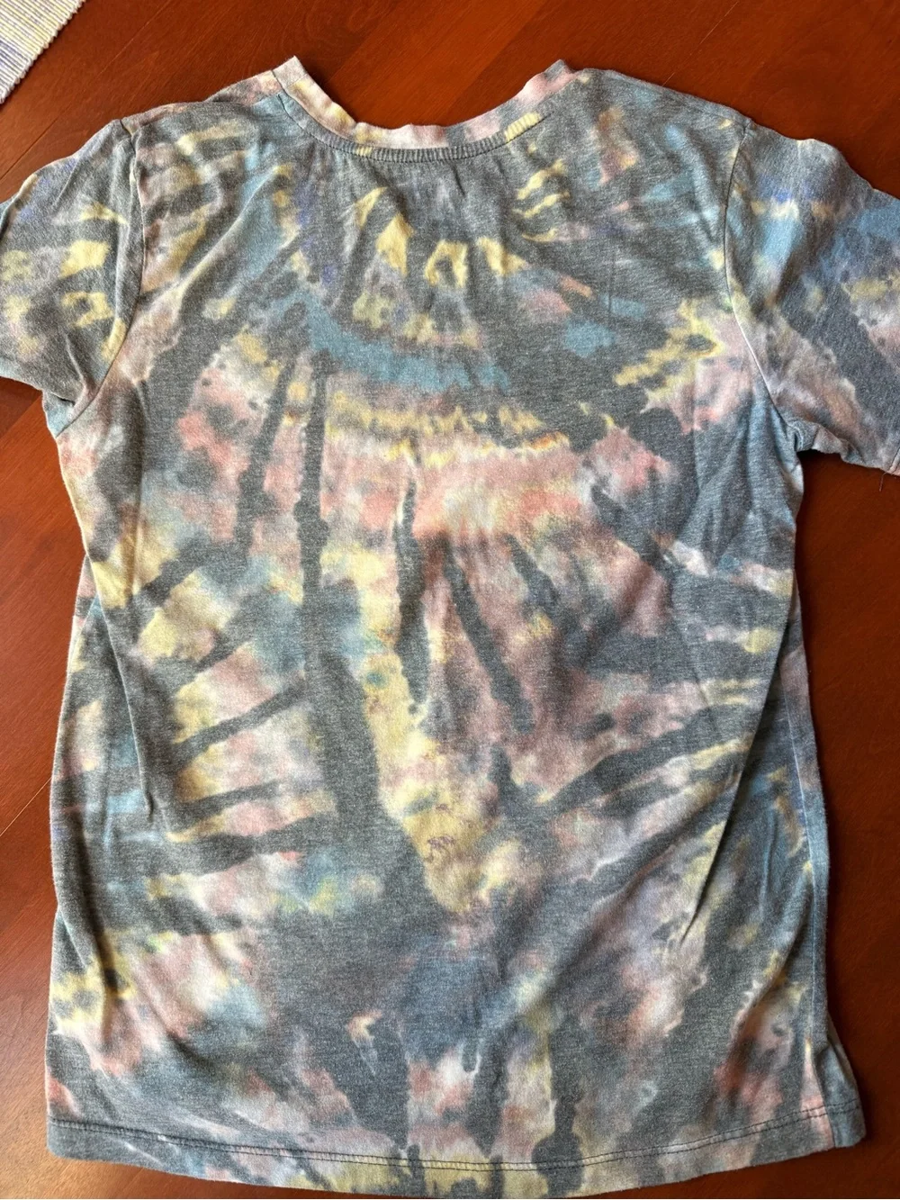 art class Gray Tie-Dye Tee with Blue, Pink & Yellow Swirl